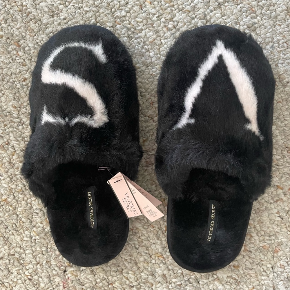 Never worn Victoria’s Secret soft plush closed toe faux fur VS logo slippers